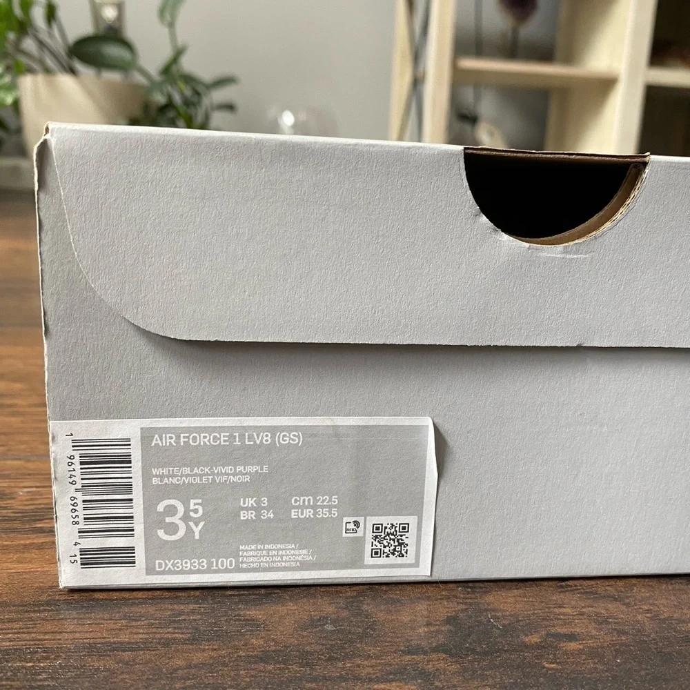 Nike Air Force 1 LV8